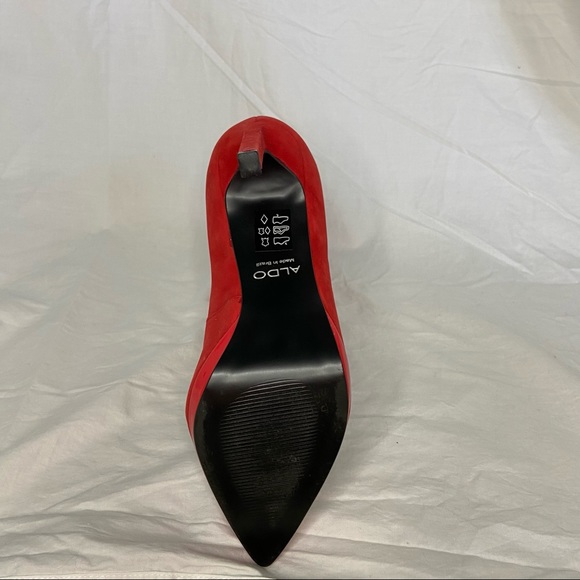 Sexy Suede Red Pumps - Picture 7 of 7